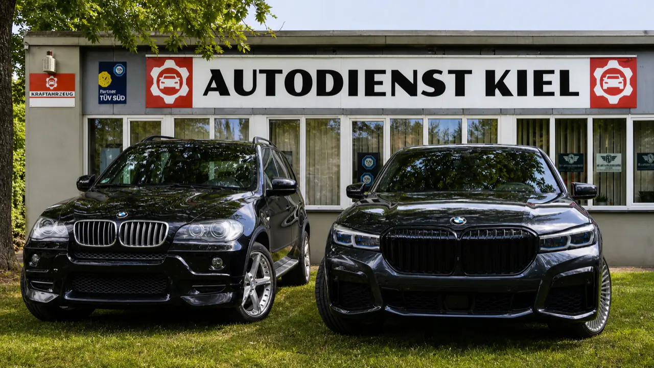Autodienst Kiel: Werkstattgebäude mit zwei Fahrzeugen davor